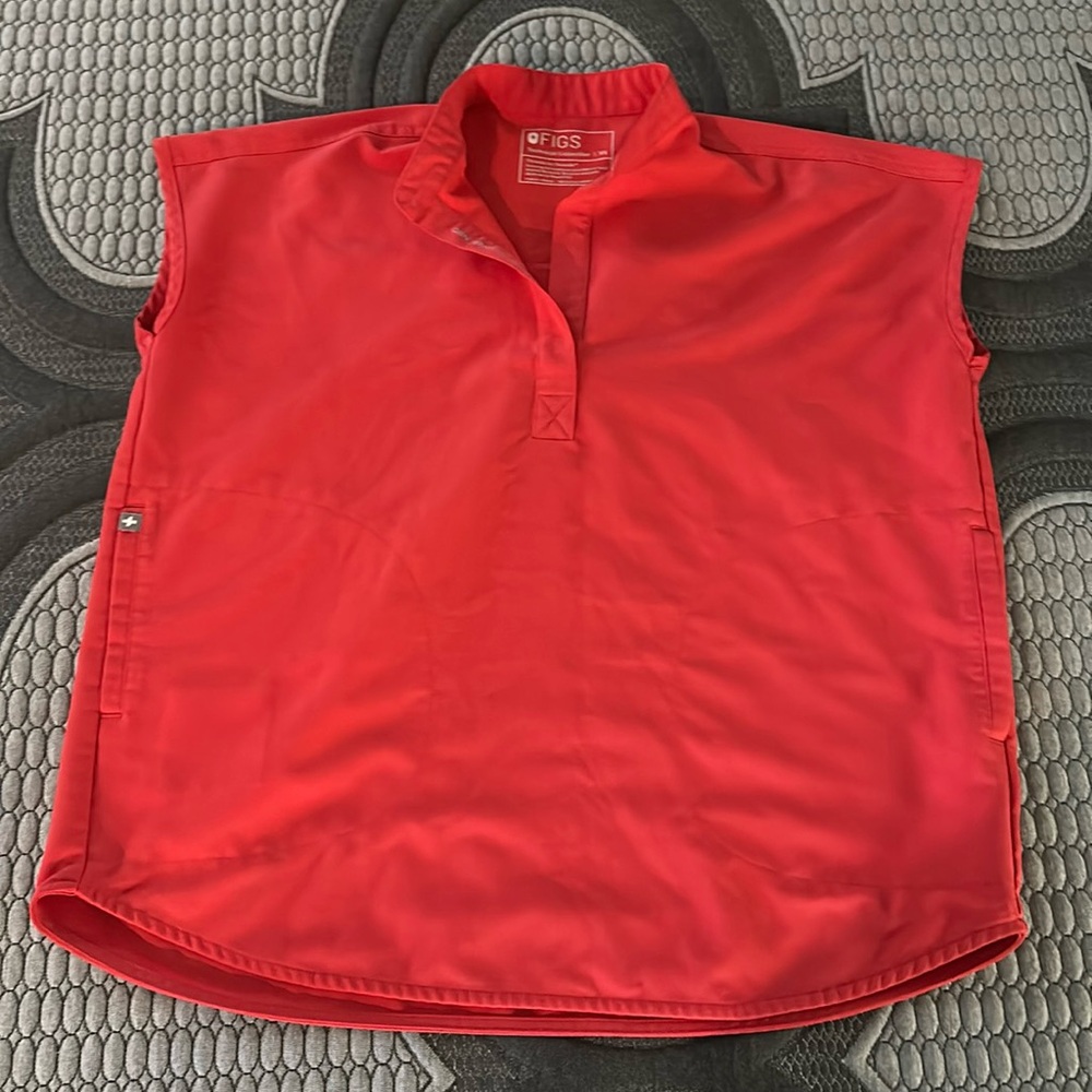 Figs scrub top